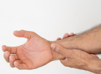 أسباب واعراض أنواع  وطرق الوقاية من التهاب الأعصاب في اليد