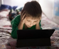 اهم النصائح لتقليل إدمان الأطفال للموبايل و السوشيال ميديا اهم النصائح لتقليل إدمان الأطفال للموبايل و السوشيال ميديا